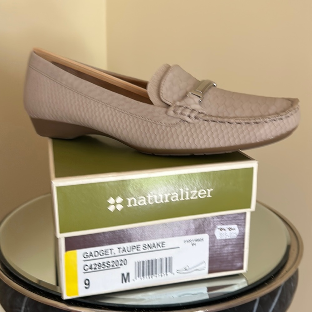 Naturalizer taupe snake shoes size 9M